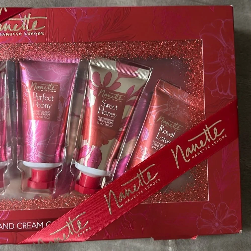 nanette lepore 6 pc Deluxe Hand Cream Collection Gift Pack for Her